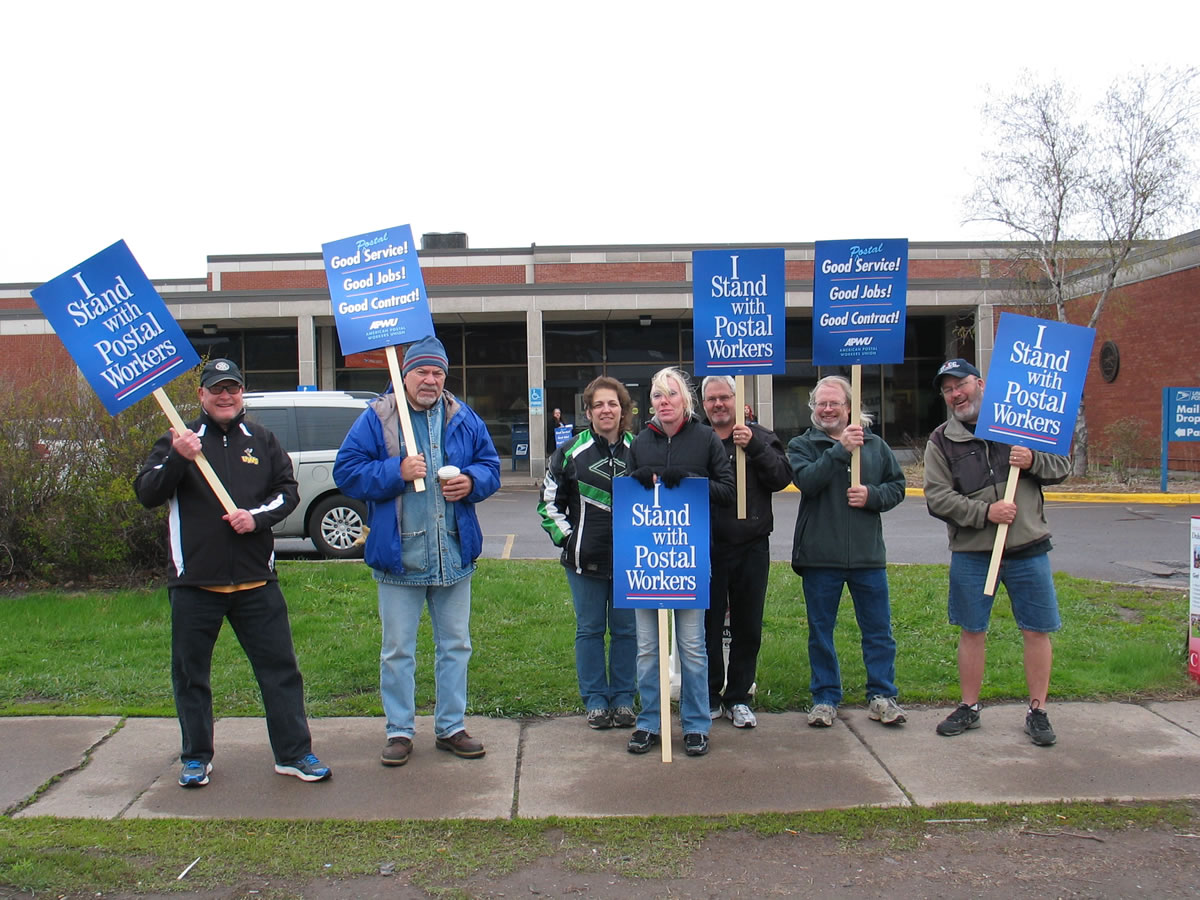 Postal Workers Rally For Customers And A Fair Contract | Workday Magazine