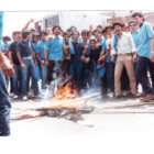 Autoworkers from Ford Cuautitlán burn the company flag after a march.