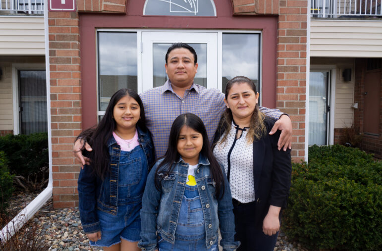 José Alfredo Gómez with his wife and two children.